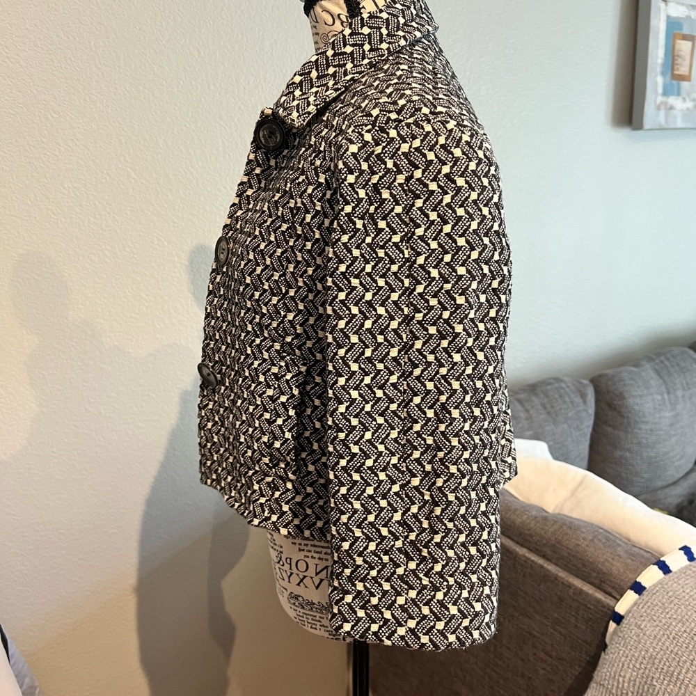 Chic Black and White Tweed Jacket - Picture 4 of 8